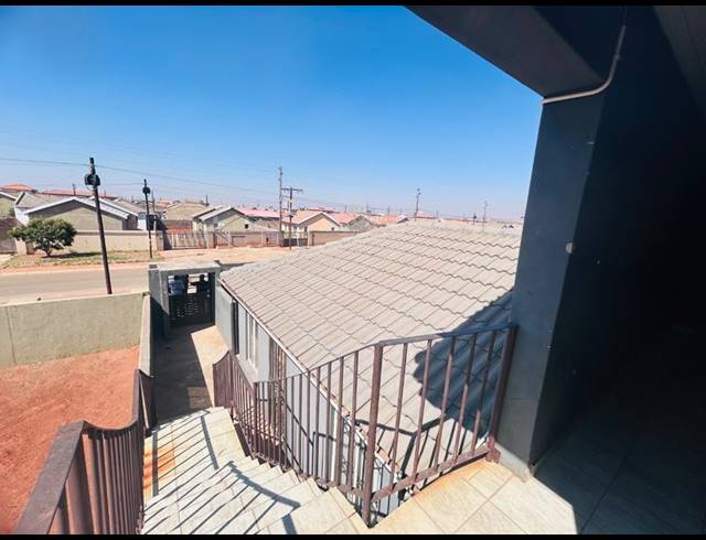 12 BEDROOM HOUSE FOR SALE IN PROTEA GLEN